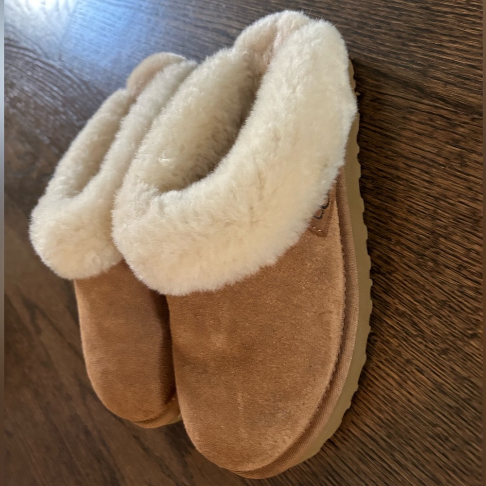 Size 5 Ugg Cozy Slippers Chestnut-worn 5 times